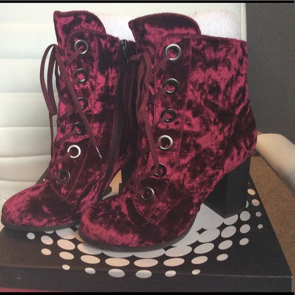 Two Lips Shoes - CRUSHED VELVET BOOTS NEW WITH BOX AND TISSUE.